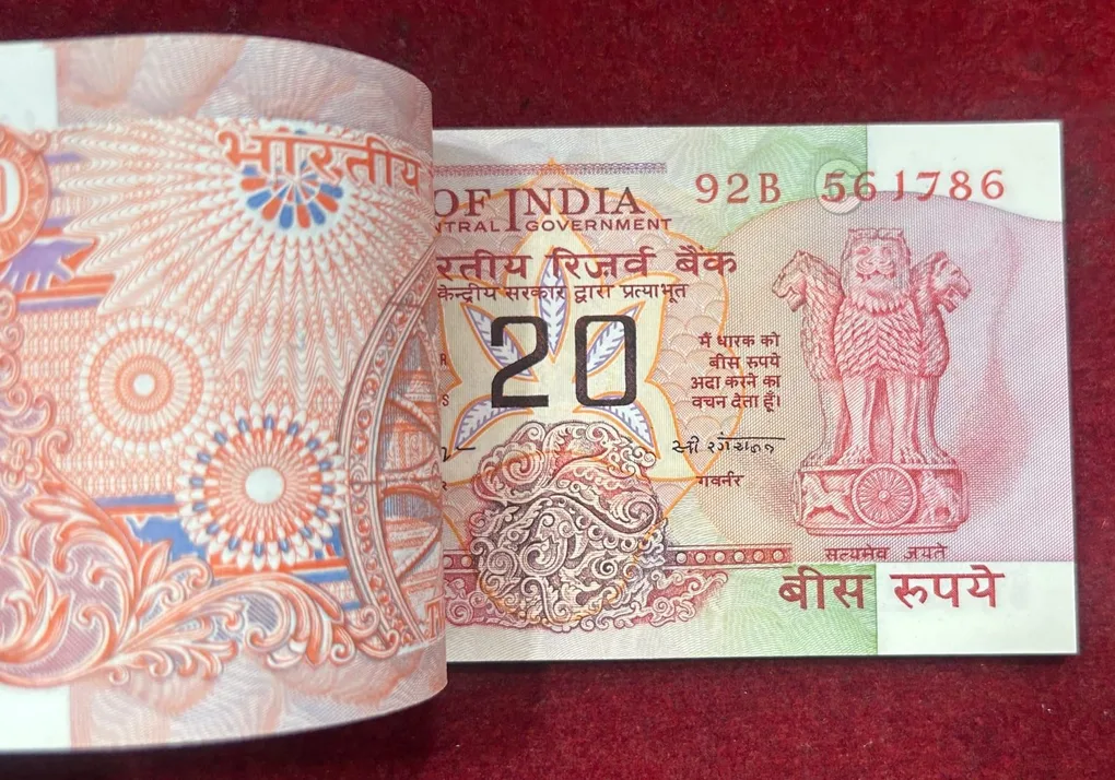 20 RUPEES OLD ISSUE GOVERNOR C. RANGARAJAN RARE (100 NOTE) SERIAL PACKET (WITH 786 FANCY NUMBER )