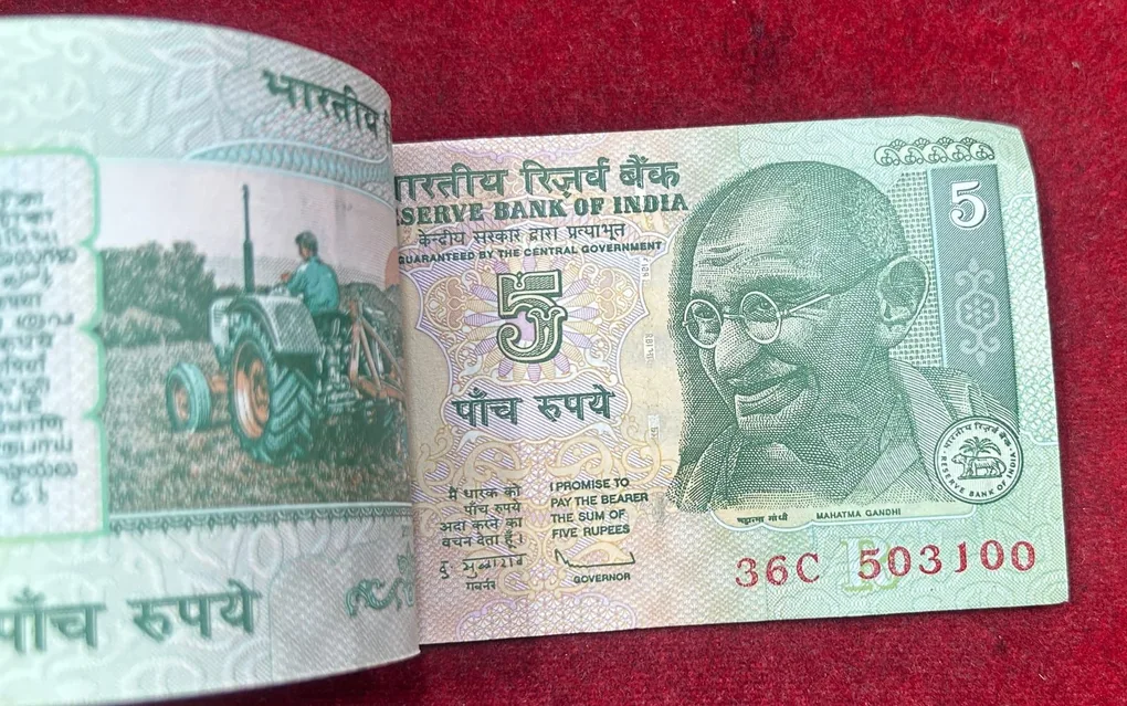 5 RUPEES (GANDHI) GOVERNOR D.SUBBA RAO RARE (100 NOTE) SERIAL PACKET