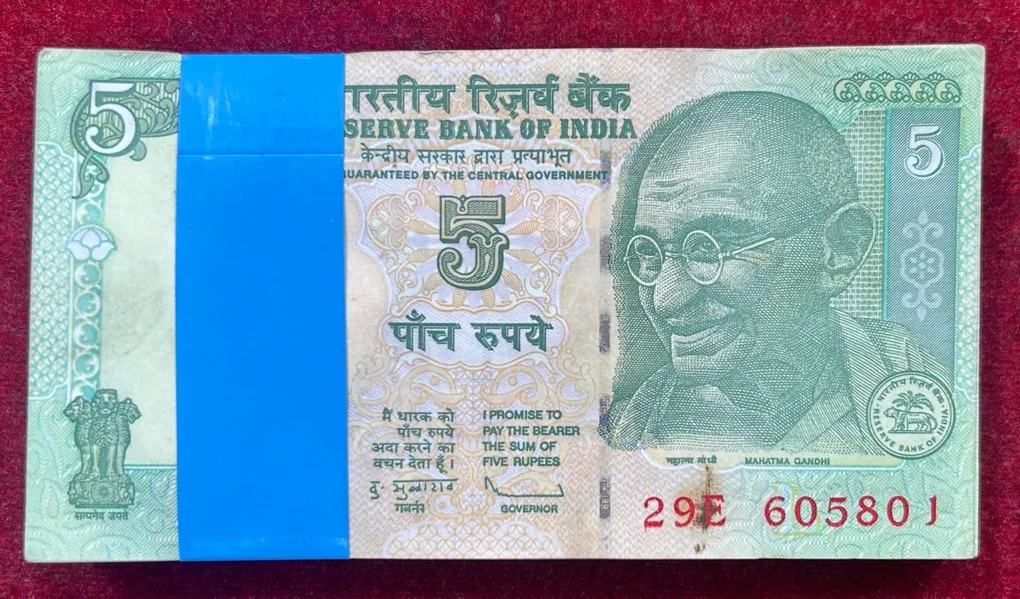 5 RUPEES (GANDHI) GOVERNOR D.SUBBA RAO RARE (100 NOTE) SERIAL PACKET