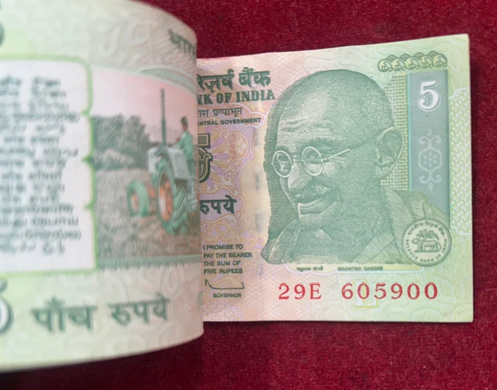 5 RUPEES (GANDHI) GOVERNOR D.SUBBA RAO RARE (100 NOTE) SERIAL PACKET