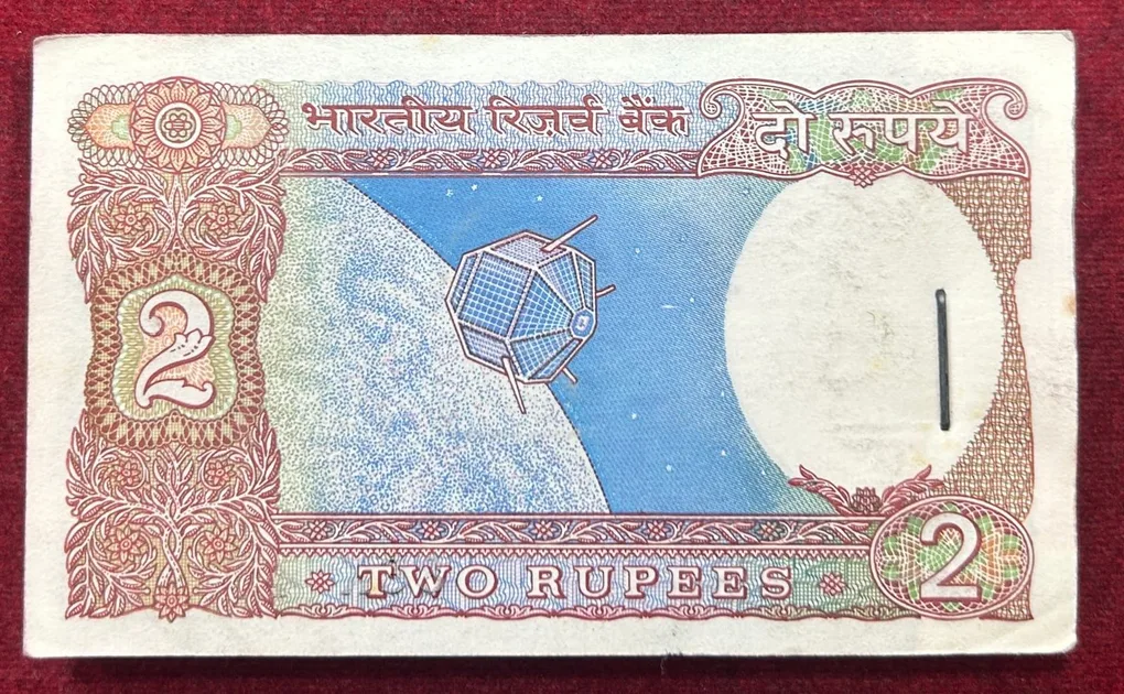 2 RUPEES SATELLITE GOVERNOR R.N.MALHOTRA RARE GEM CHOCOLATE SERIAL PACKET