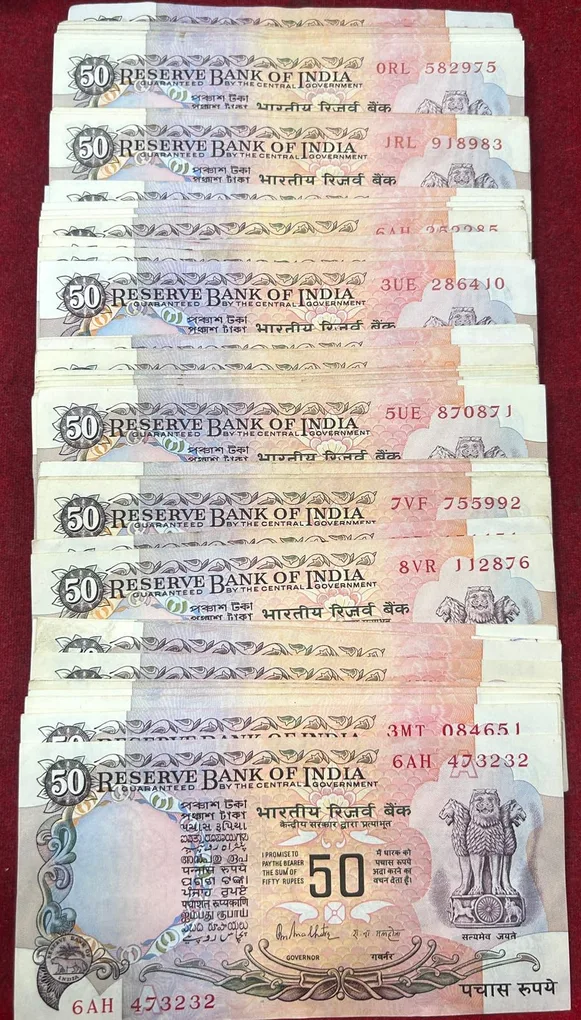 50 Rupees (Old Issue) Mix Governor Rare (100 Note) Packet #5