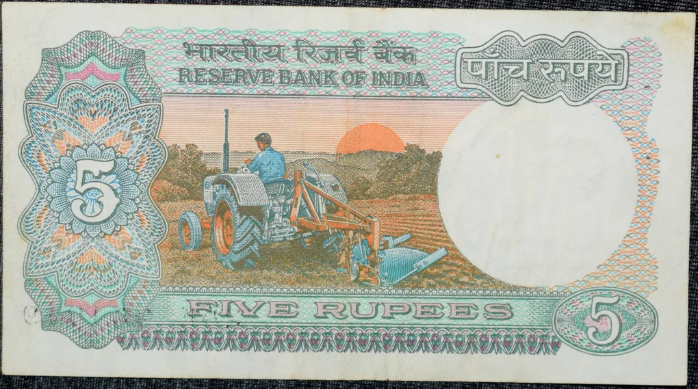 5 Rupees of Republic India (AD 1985-1990) with Farmer ploughing with a tractor while sun is rising - R.N. Malhotra Signature
