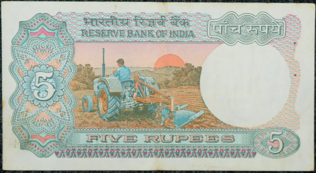 5 Rupees of Republic India (AD 1985-1990) with Farmer ploughing with a tractor while sun is rising - R.N. Malhotra Signature