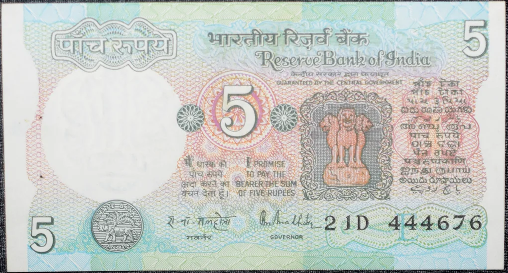 5 Rupees of Republic India (AD 1985-1990) with Farmer ploughing with a tractor while sun is rising - R.N. Malhotra Signature Semi-Fancy '444'