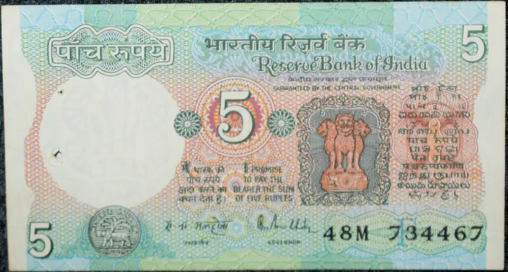5 Rupees of Republic India (AD 1985-1990) with Farmer ploughing with a tractor while sun is rising - R.N. Malhotra Signature