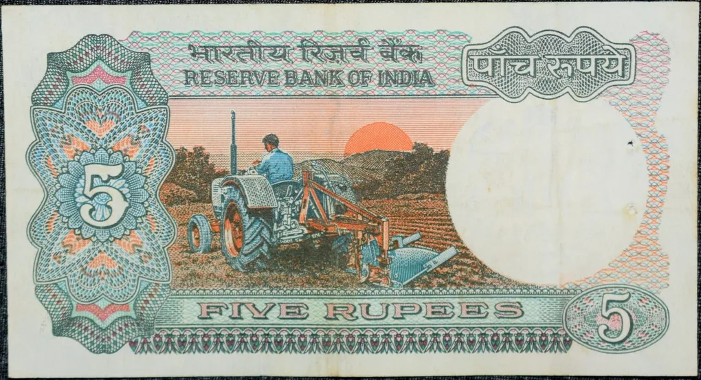 5 Rupees of Republic India (AD 1985-1990) with Farmer ploughing with a tractor while sun is rising - R.N. Malhotra Signature