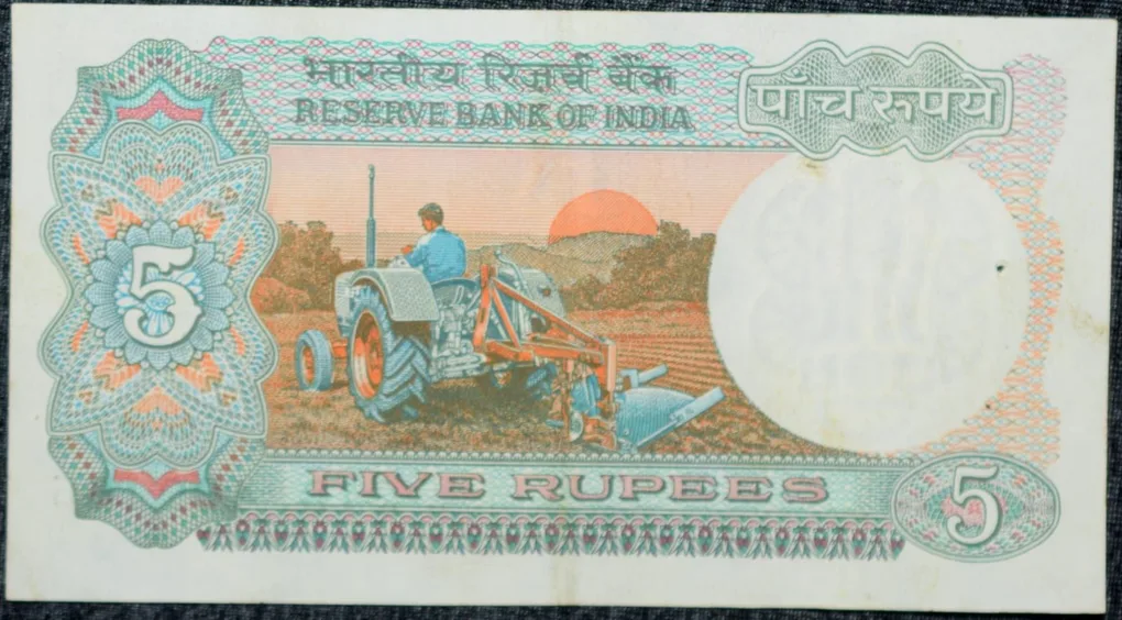 5 Rupees of Republic India (AD 1985-1990) with Farmer ploughing with a tractor while sun is rising - R.N. Malhotra Signature