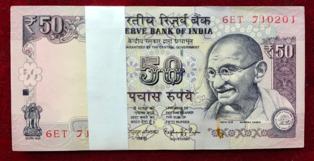 50 RUPEESOLD ISSUE GOVERNOR RAGHURAM G. RAJAN RARE UNC SERIAL PACKET