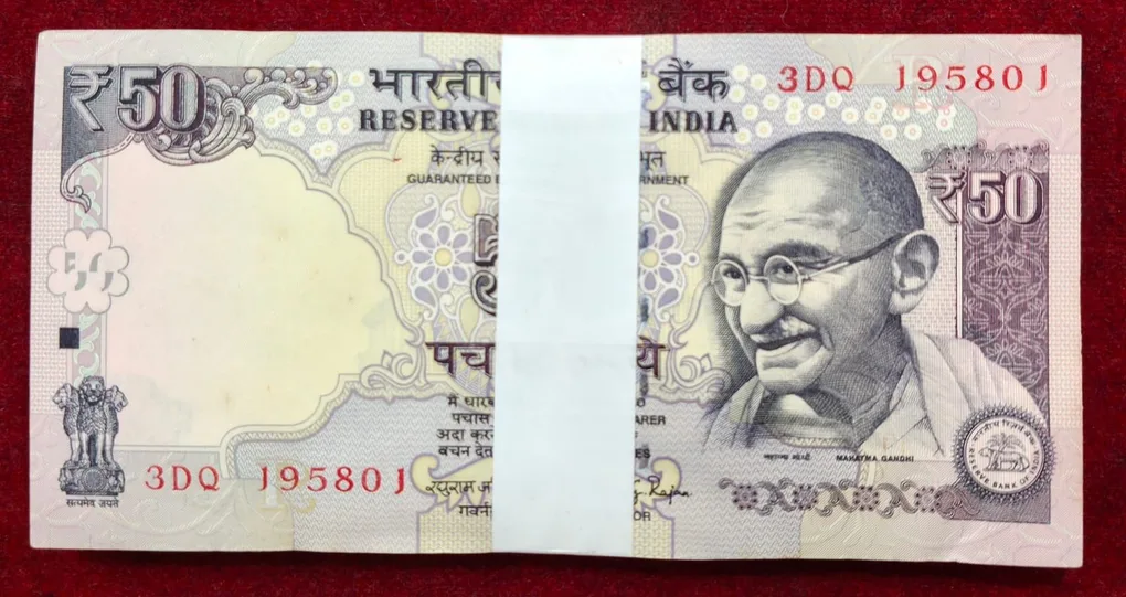 50 RUPEESOLD ISSUE GOVERNOR RAGHURAM G. RAJAN RARE UNC SERIAL PACKET