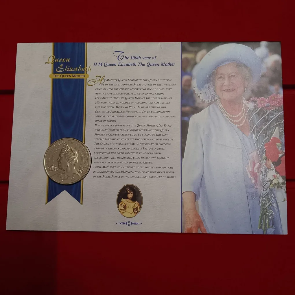 Ex Rare Proof Coin Set 5 Pounds 100th Birthday of H.M. Queen Elizabeth The Queen Mother in 2000 Issued By The Royal Mint