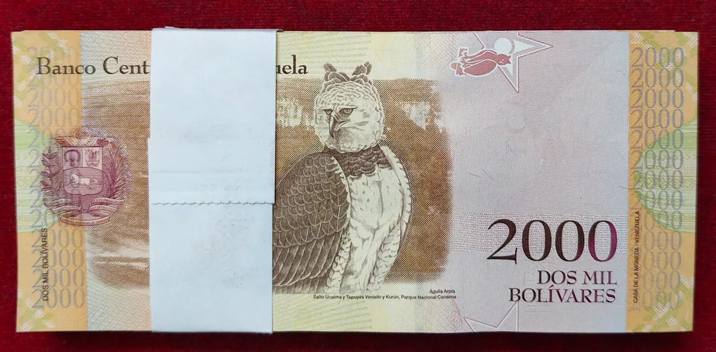 Venezuela 2000 Bolivares Rare GEM UNC Serial Packet with Fancy Number Ending 786