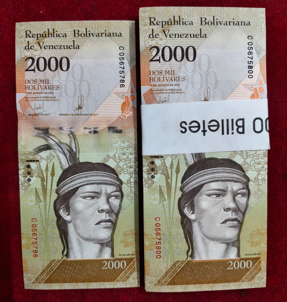 Venezuela 2000 Bolivares Rare GEM UNC Serial Packet with Fancy Number Ending 786