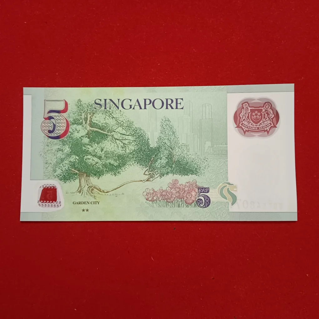 Rare Green Singapore 5 Dollars polymer banknote from the Portrait Series featuring Encik Yusof bin Ishak on the front