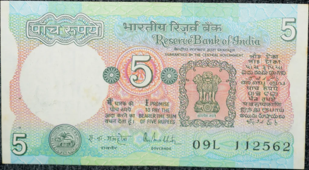 5 Rupees of Republic India (AD 1985-1990) with Farmer ploughing with a tractor while sun is rising - R.N. Malhotra Signature