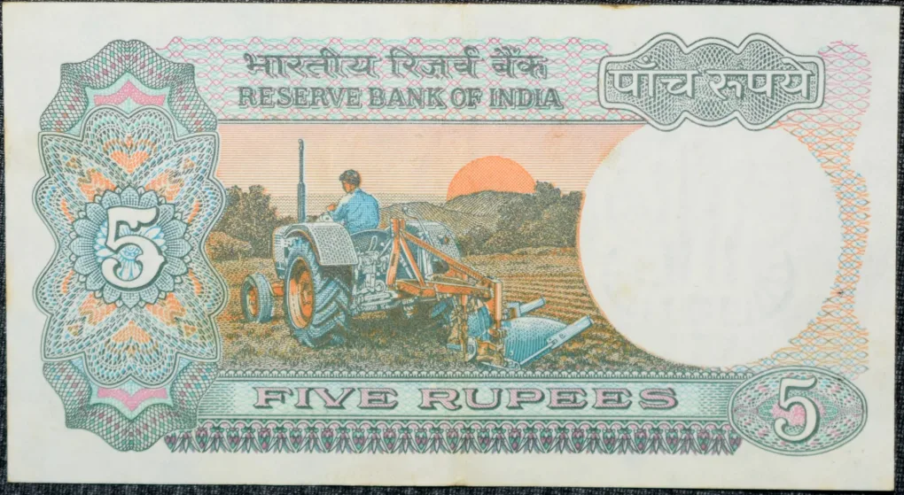 5 Rupees of Republic India (AD 1985-1990) with Farmer ploughing with a tractor while sun is rising - R.N. Malhotra Signature