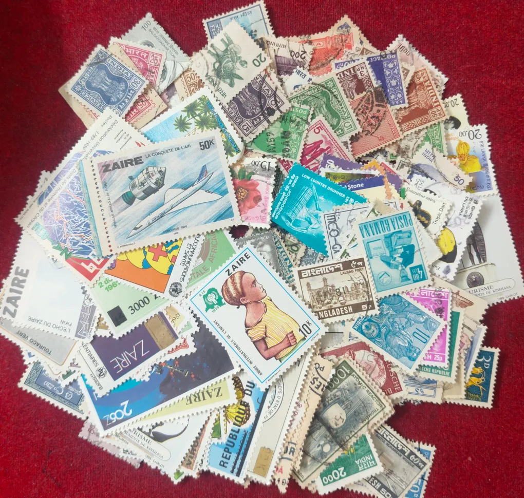 200 DIFFERENT  STAMP LOWEST PRICE