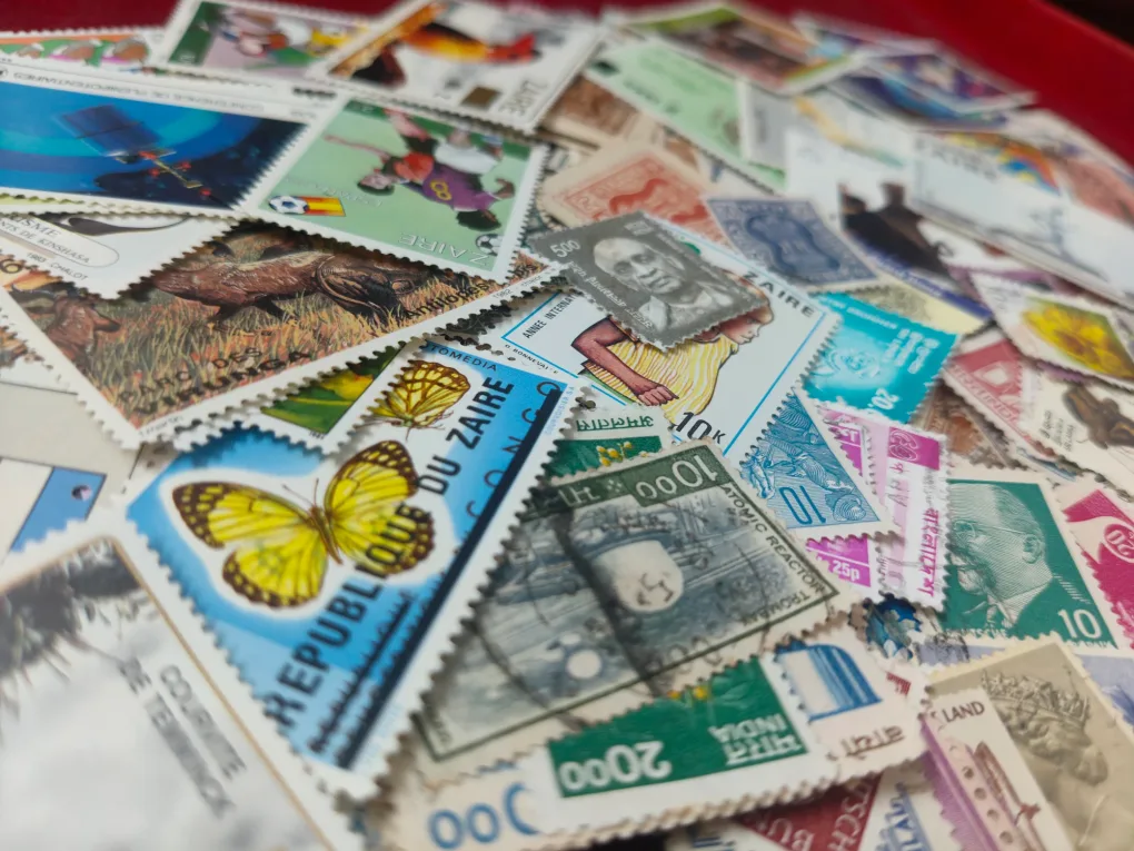 200 DIFFERENT  STAMP LOWEST PRICE