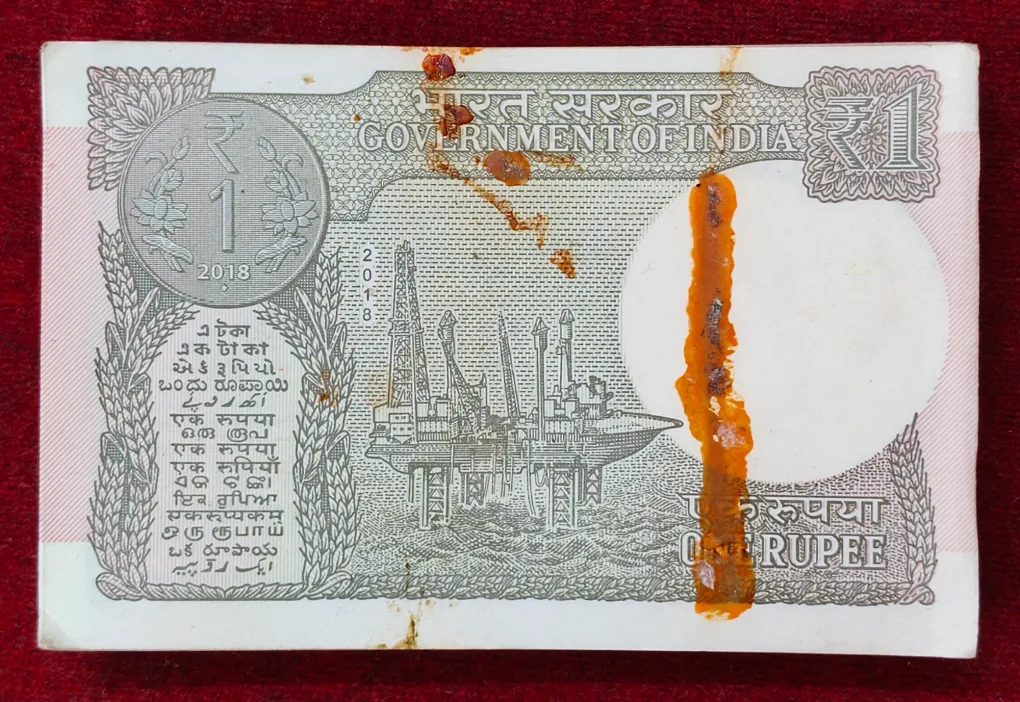 One Rupees 2018 Governor Subhas Garg Serial Packet (First And Last Note Ruber Mark) Other Wise Unc
