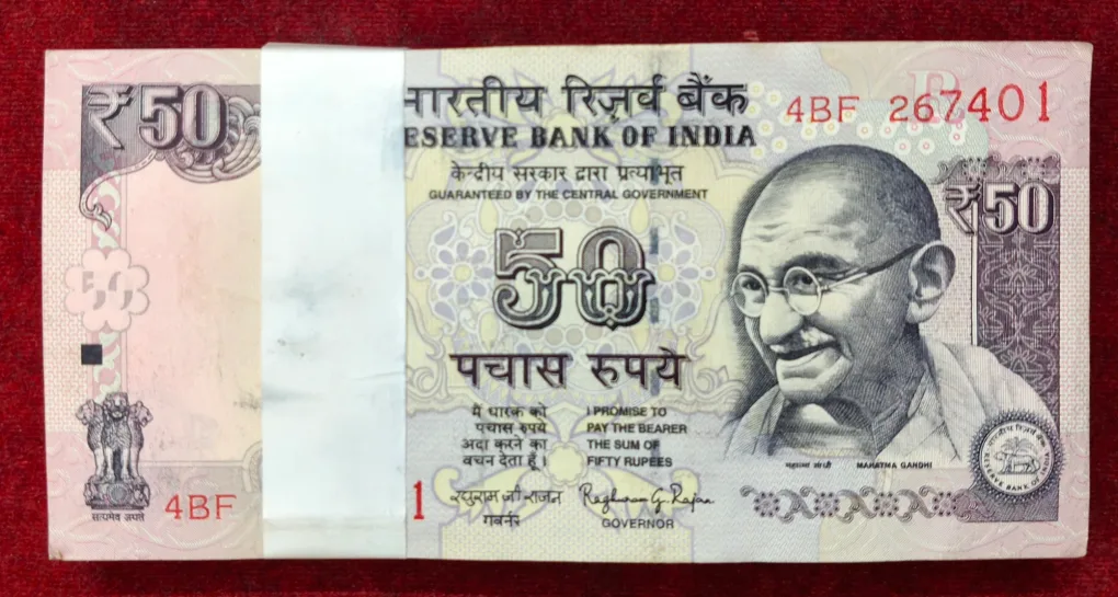 50 RUPEES OLD ISSUE GOVERNOR RAGHURAM G. RAJAN RARE UNC SERIAL PACKET ( TELESCOPE NUMBER )