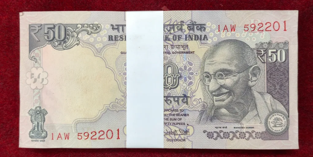 50 RUPEES OLD ISSUE GOVERNOR  Urjit Patel RARE UNC SERIAL PACKET ( TELESCOPE NUMBER )