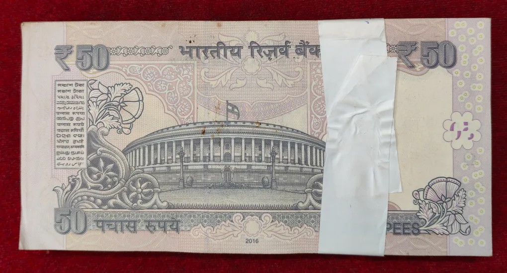 50 RUPEES OLD ISSUE GOVERNOR  Urjit Patel RARE UNC SERIAL PACKET ( TELESCOPE NUMBER )
