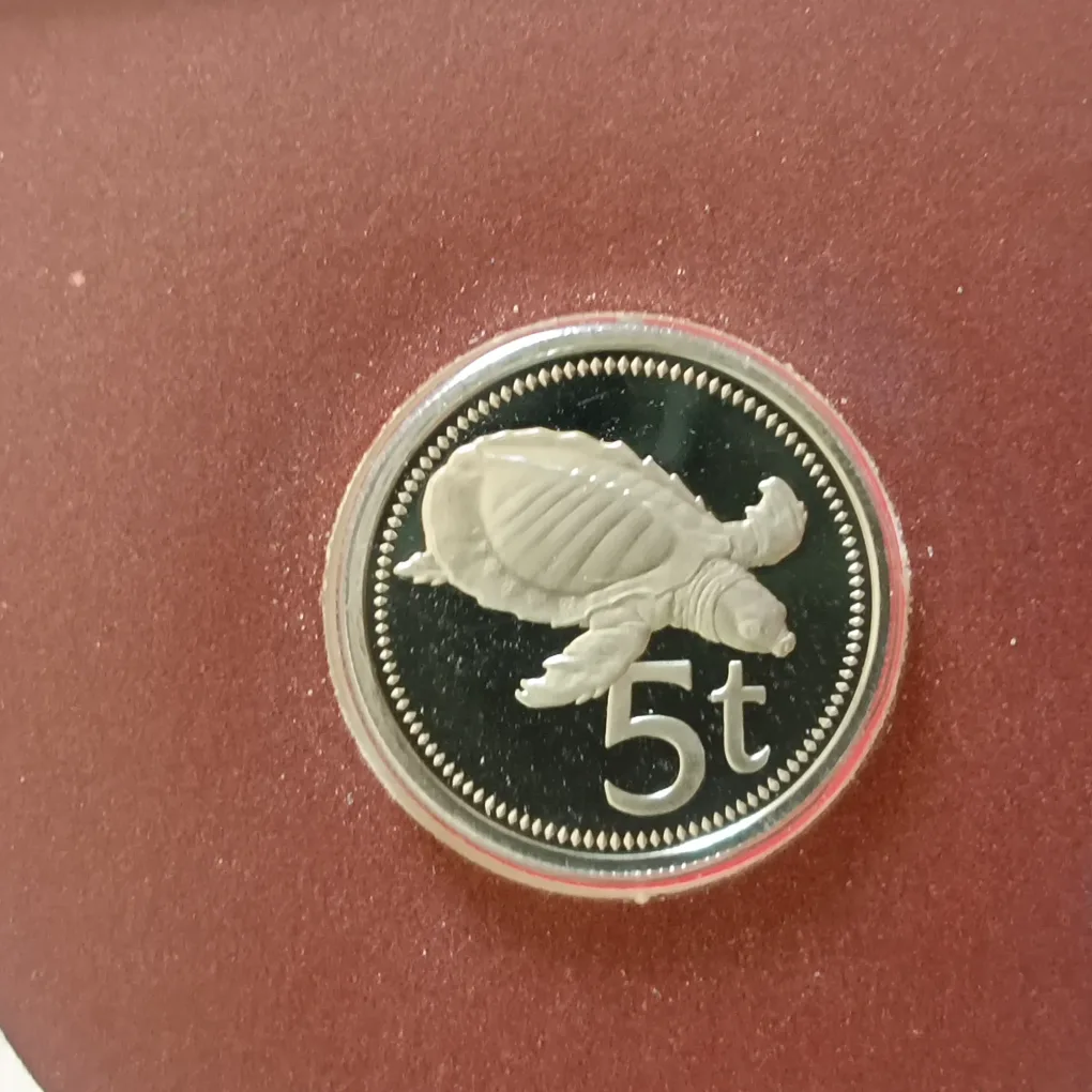 1975 PNG Papua New Guinea PNC with Proof 5 Toea 5t Coin and Matching Stamp