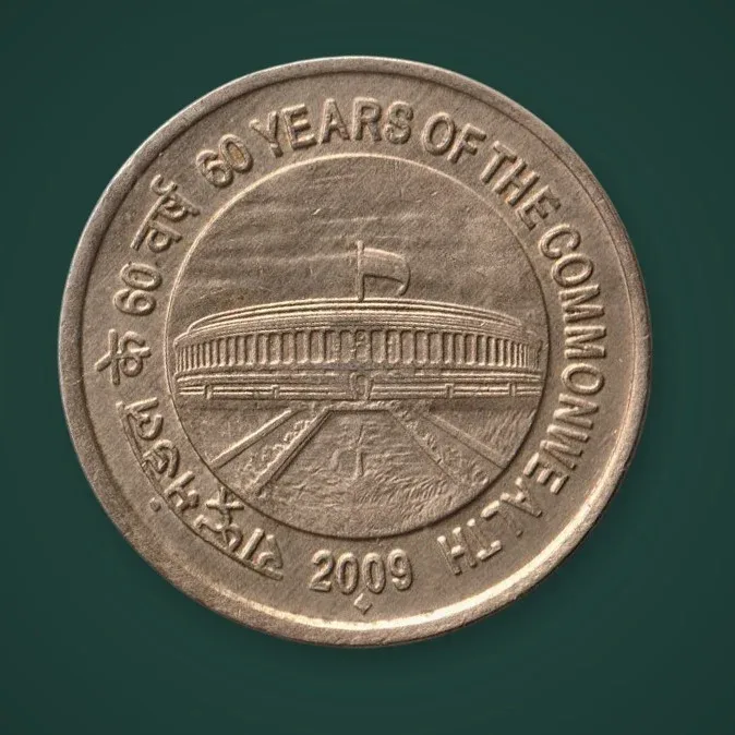 Rare 5 Rupees 2009 60 Years of the Commonwealth Republic India Mumbai Mint Commemorative Coin # A753