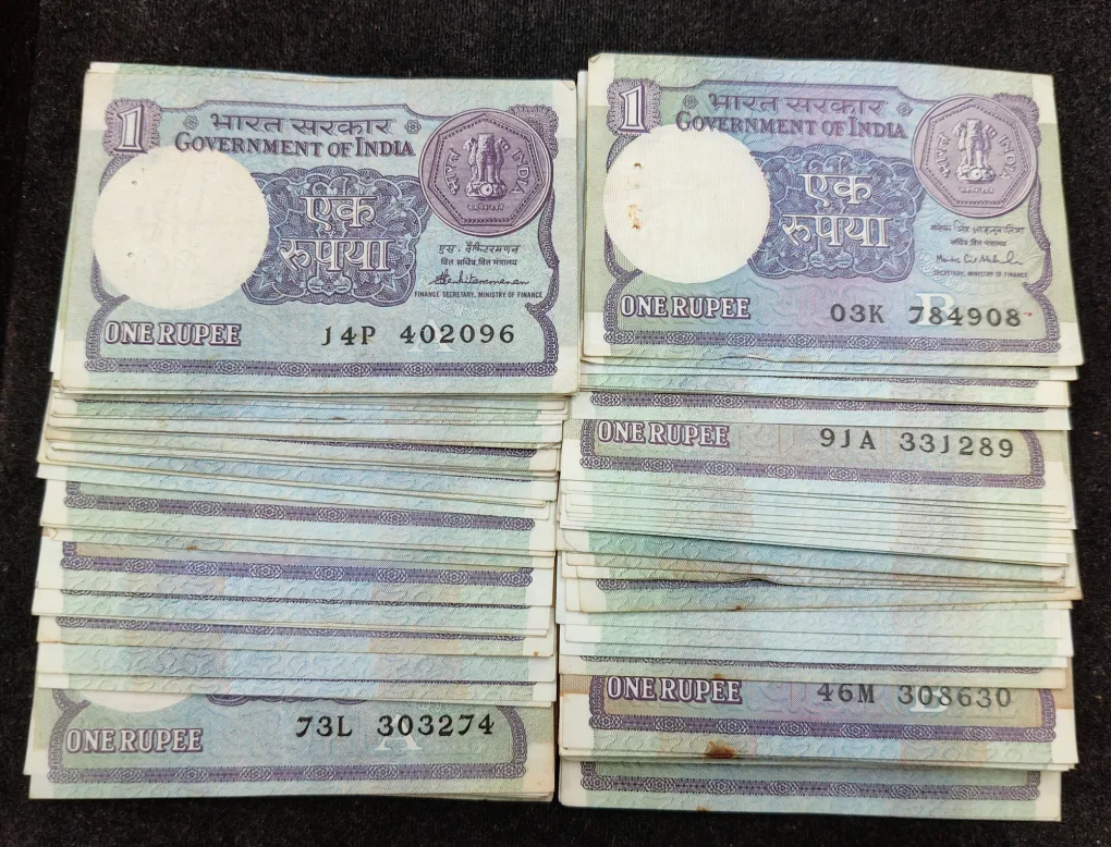 1 Rupees Old Issue Mix Governor Mix Year Top Condition Rare (100 Note Lott)