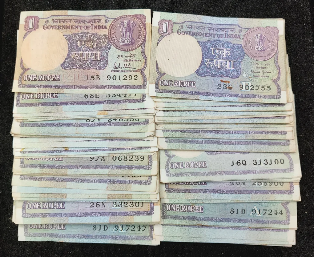 1 Rupees Old Issue Mix Governor Mix Year Top Condition Rare (100 Note Lott)