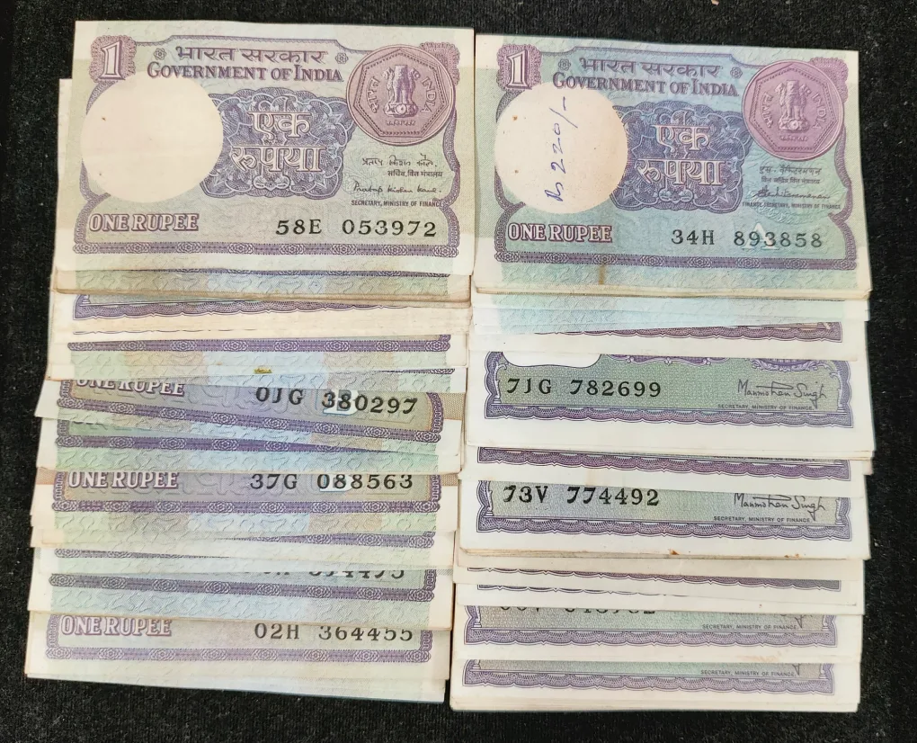 1 Rupees Old Issue Mix Governor Mix Year Top Condition Rare (100 Note Lott)