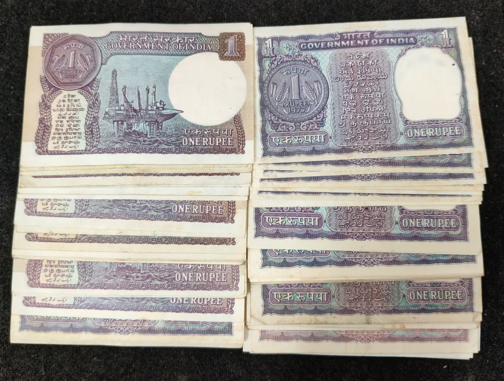 1 Rupees Old Issue Mix Governor Mix Year Top Condition Rare (100 Note Lott)