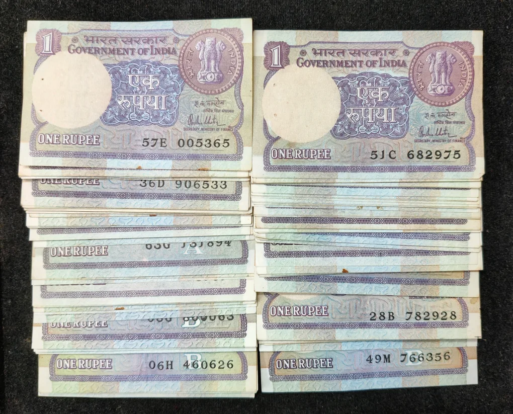 1 Rupees Old Issue Mix Governor Mix Year Top Condition Rare (100 Note Lott)