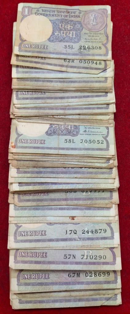 1 Rupees Old Issue MIX Governor Rare Used Condition (100 Note LOTT )