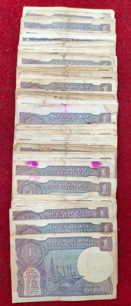 1 Rupees Old Issue MIX Governor Rare Used Condition (100 Note LOTT )