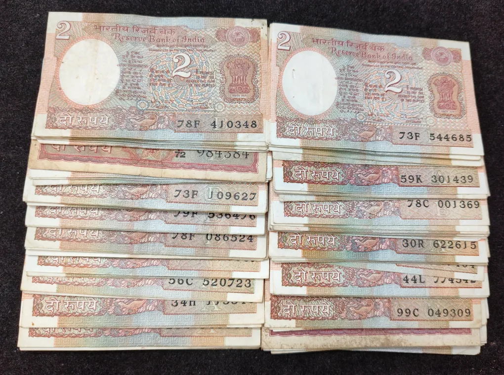 2 Rupees Old Issue Mix Governor Mix Year Top Condition Rare (100 Note Lott)