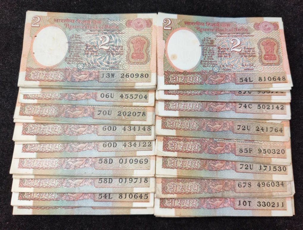2 Rupees Old Issue Mix Governor Mix Year Top Condition Rare (100 Note Lott)