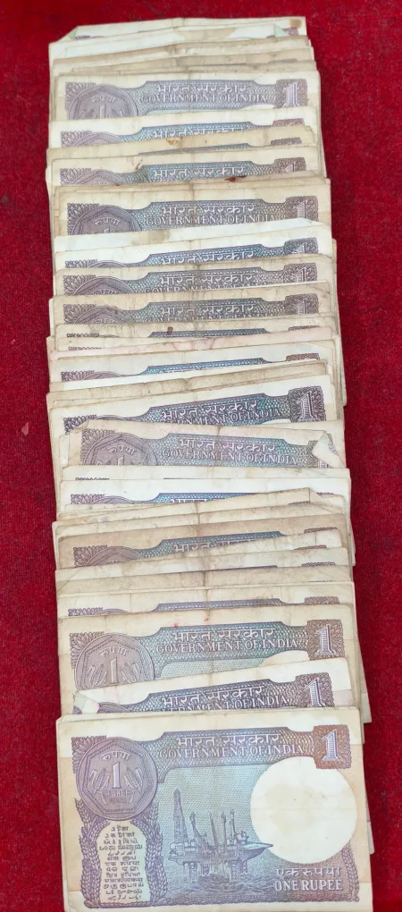 1 Rupees Old Issue MIX Governor Rare Used Condition (100 Note LOTT )