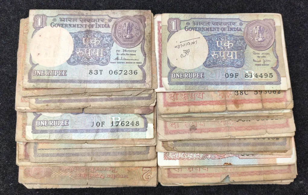1 Rupee & 2 Rupees Old Issue Mix Governor Mix Year Top Condition Rare (60 Note Lott)