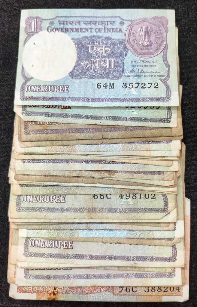 1 Rupee & 2 Rupees Old Issue Mix Governor Mix Year Top Condition Rare (44 Note Lott)