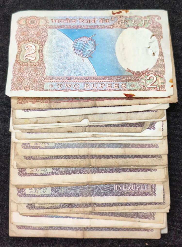 1 Rupee & 2 Rupees Old Issue Mix Governor Mix Year Top Condition Rare (44 Note Lott)