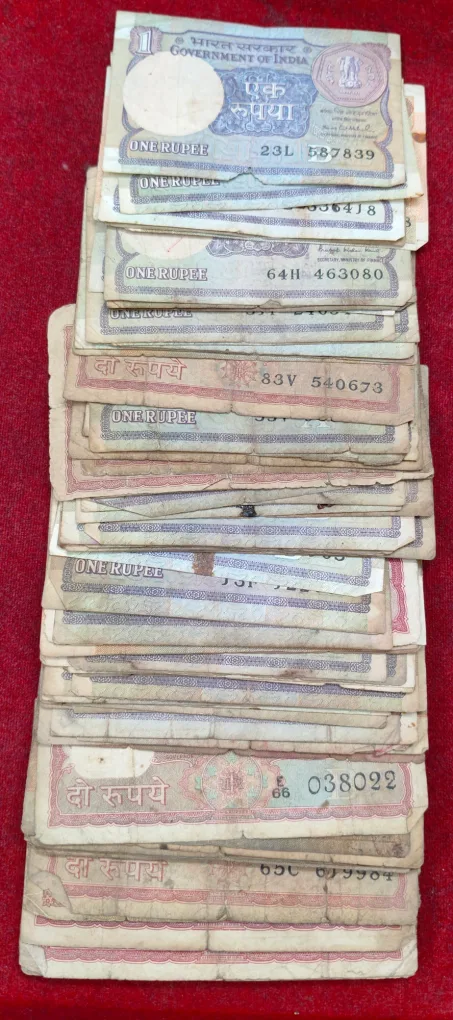 1 Rupees & 2 Rupees Old Issue MIX Governor Rare Poor Condition (100 Note LOTT )