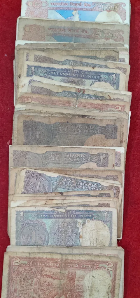 1 Rupees & 2 Rupees Old Issue MIX Governor Rare Poor Condition (100 Note LOTT )
