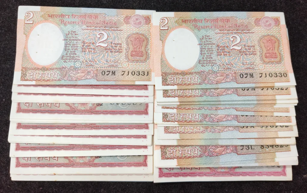 2 Rupees Old Issue Mix Governor Mix Year UNC Rare (100 Note Lott)