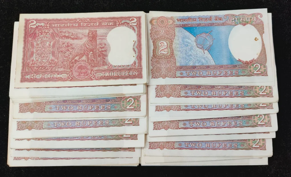 2 Rupees Old Issue Mix Governor Mix Year UNC Rare (100 Note Lott)