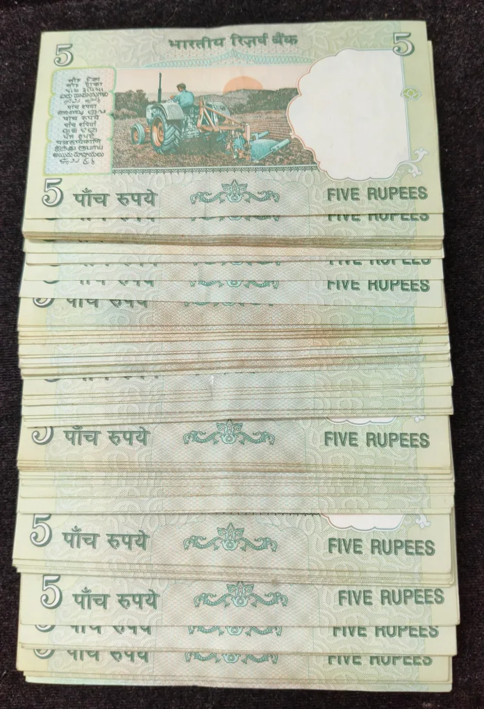 5 Rupees Non- Serial UNC Rare (100 Note Lott)