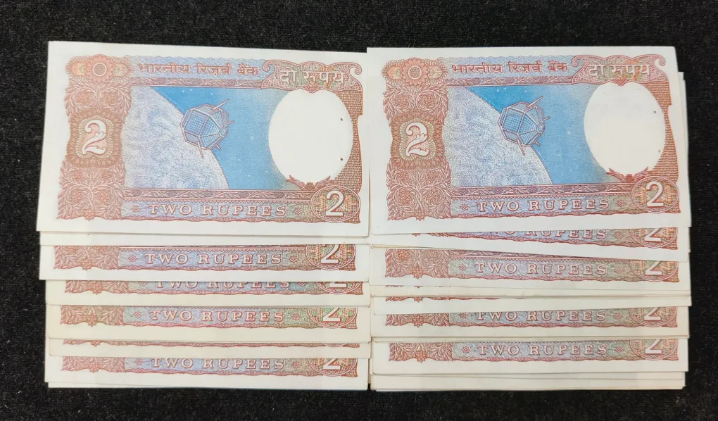 2 Rupees Old Issue UNC Rare (100 Note Lott)