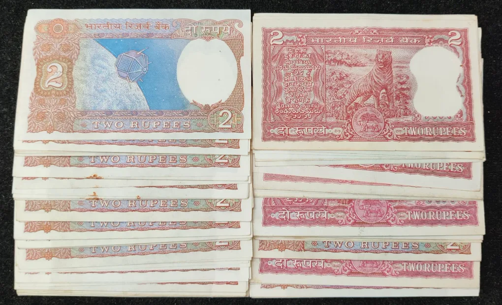 2 Rupees Old Issue UNC Rare (100 Note Lott)