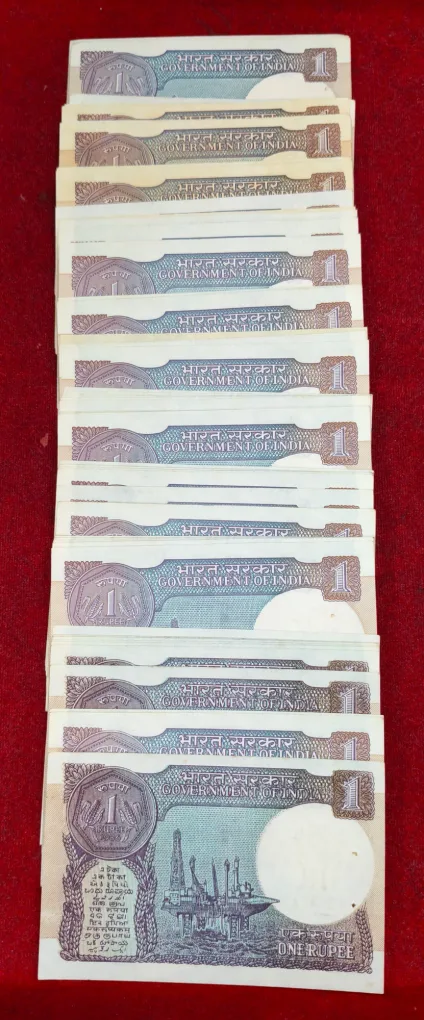 1 Rupees Mix Year Mix Governor Rare Unc (100 Note Lott)