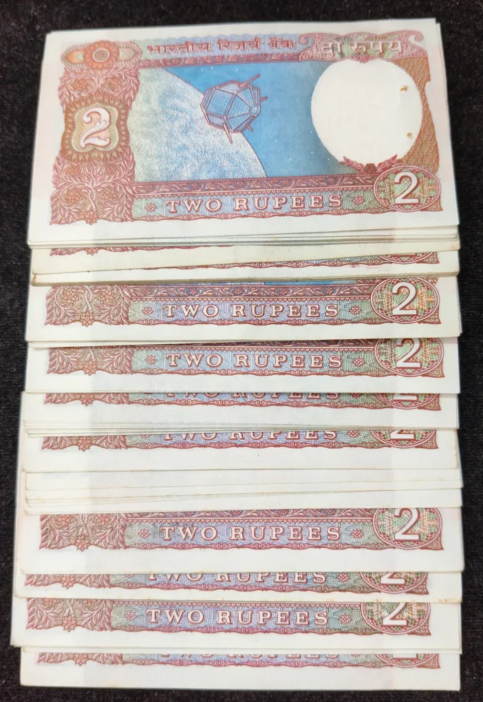 2 Rupees Satellite Old Issue UNC Rare (100 Note Lott)